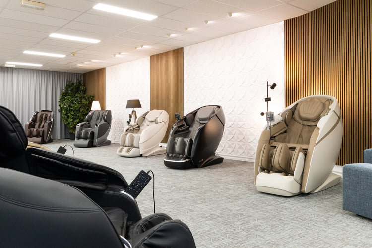 Luxe massagestoelen in zwart, wit en bruin voor ultieme ontspanning en zero gravity.