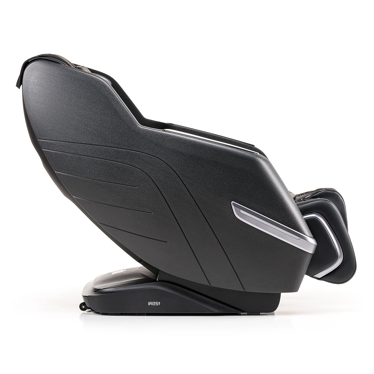 Zwarte leren massagestoel met modern design van iRest Chillin Open voor ultieme ontspanning