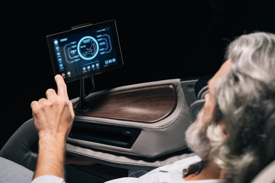 Futuristisch dashboard met touchscreen in Bodyfriend Phantom Rovo massagestoel.