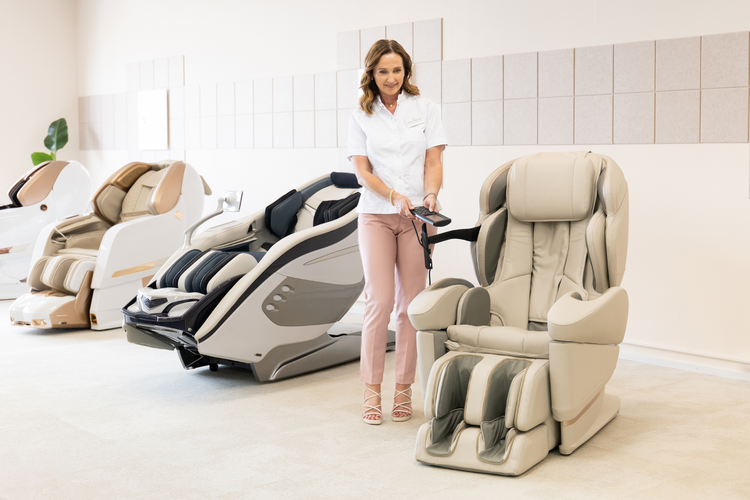 Massagestoelen testen in het New Comfort Experience Center