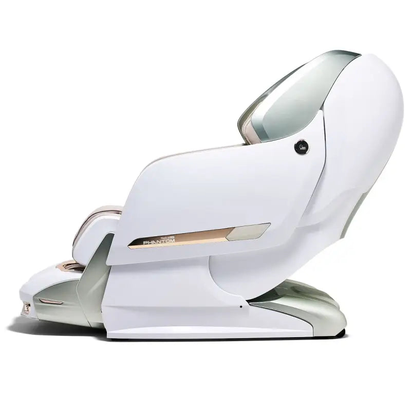 Sleek witte massagestoel BODYFRIEND PHANTOM CARE met acupressuur en uitschuifbare voetsteun