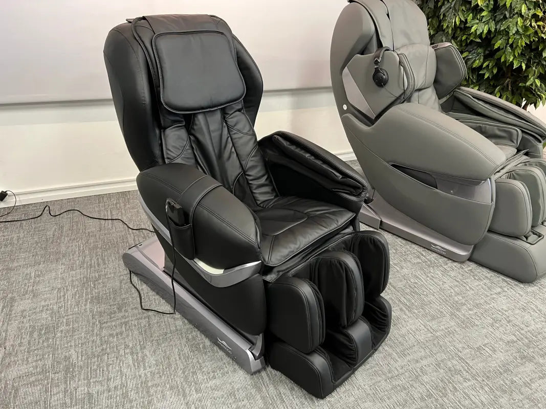 Luxueuze zwarte leren massagestoel Massaggio Eccellente voor nieuw comfort en ontspanning